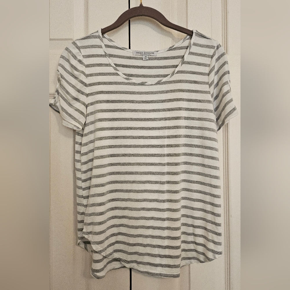 GREEN ENVELOPE Striped Gray/White Shirt. Womens XS